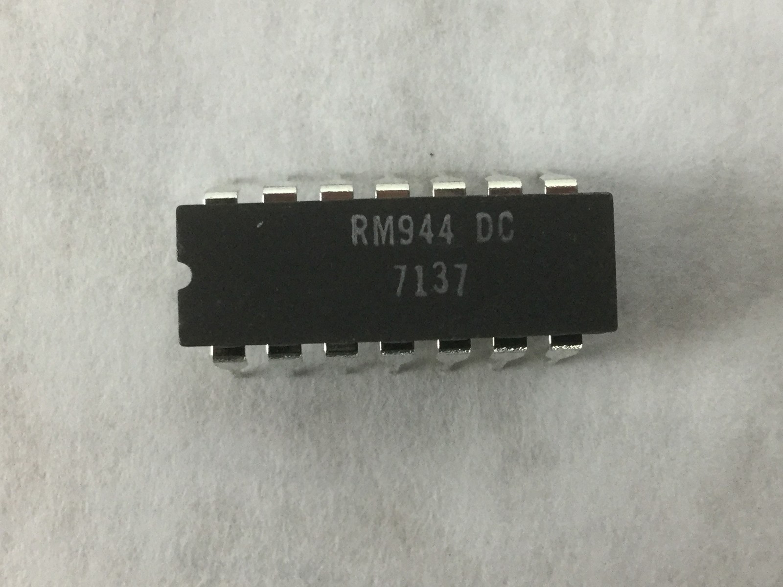 RM944 DC Integrated Circuit 14 Pin Lot of 15