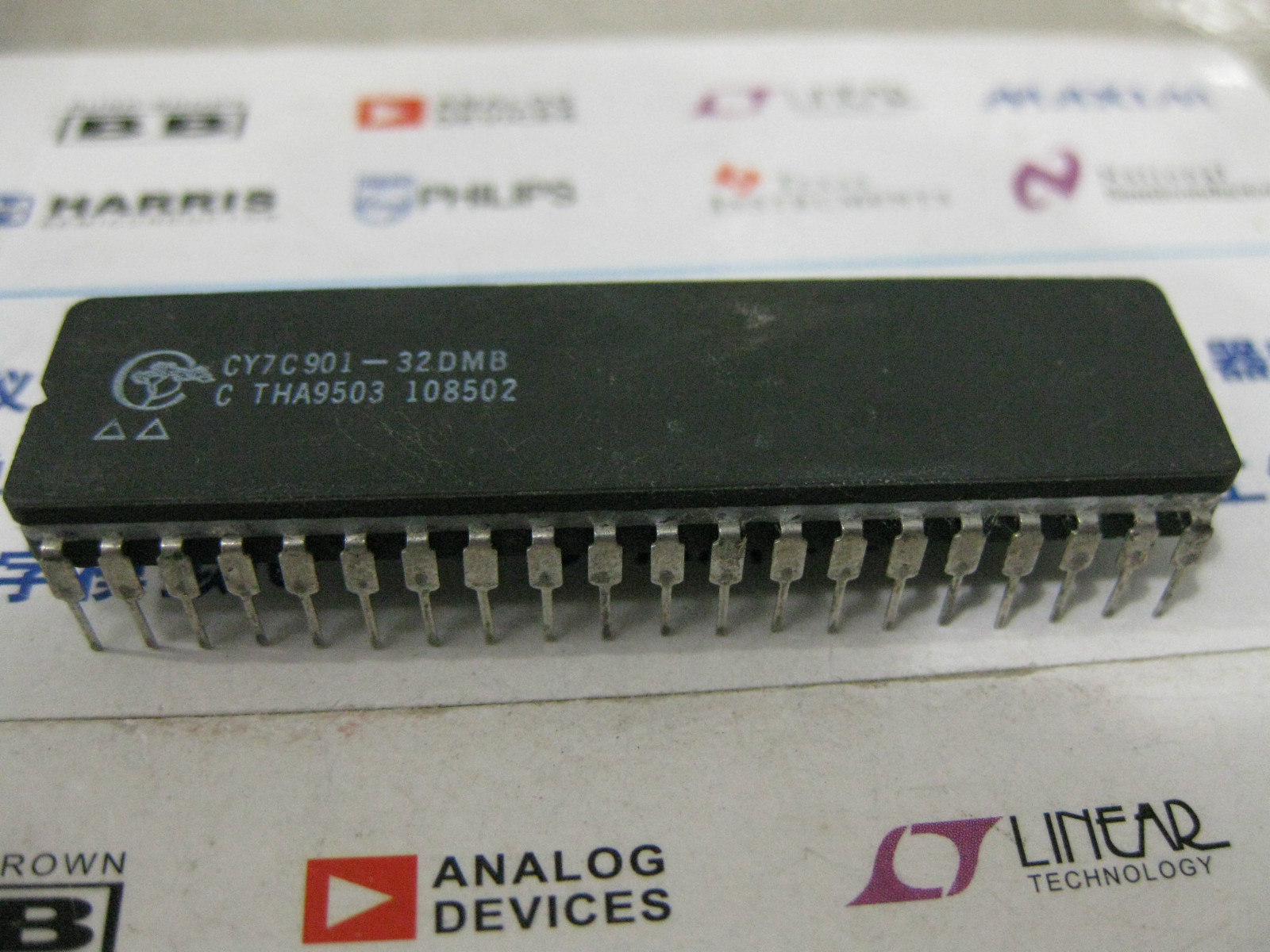 1X CY7C901-32DMB CMOS FOUR-BIT SLICE CY7C901