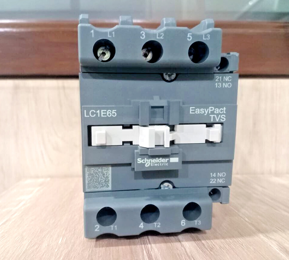 1PC-Schneider LC1E65M7 EasyPact TVS contactor 3P-AC-3= 440V 65A- 220V-NEW