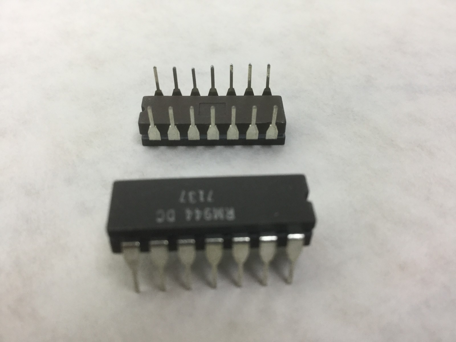 RM944 DC Integrated Circuit 14 Pin Lot of 15