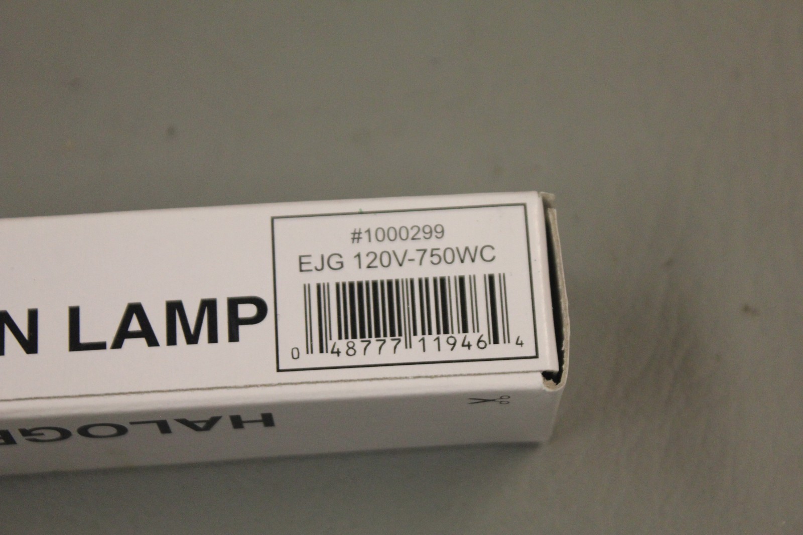 NEW USHIO LIGHTING REPLACEMENT HALOGEN LAMP BULB 1000299