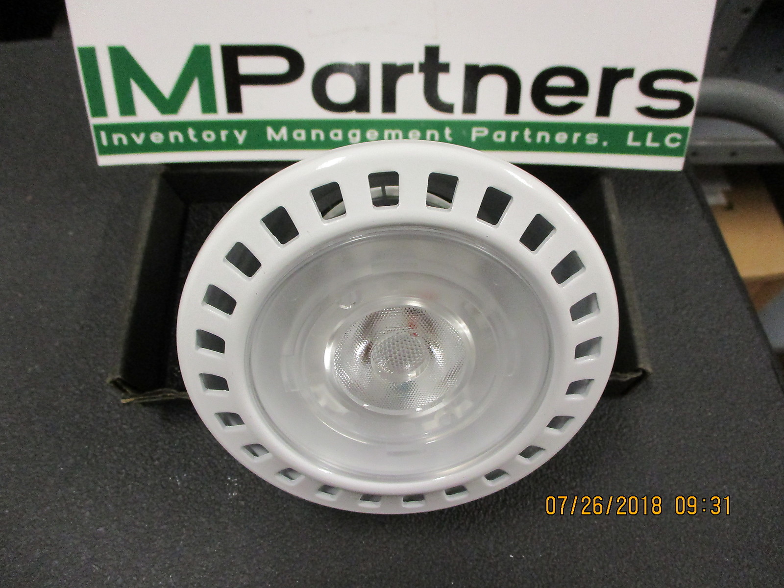 New – Philips – 19PAR38/F25 19 watt – 120 volt – 1300lumen – Flood Light