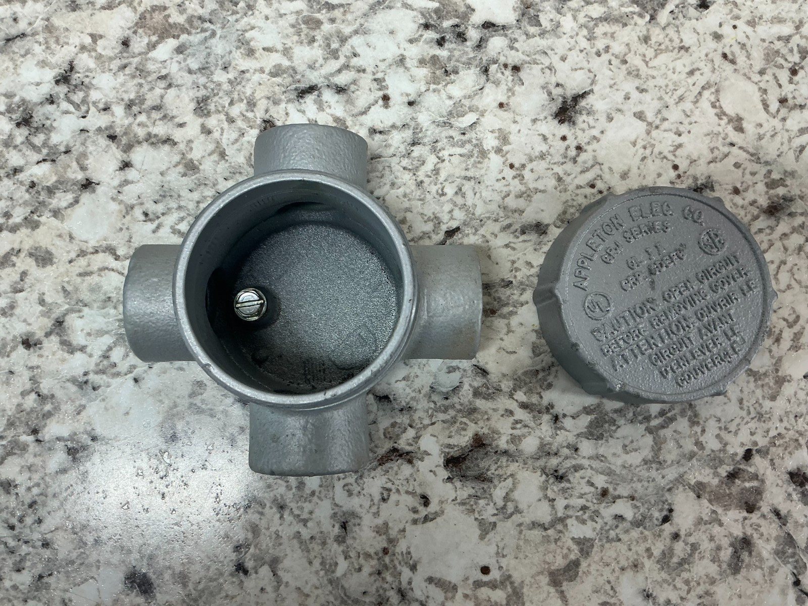*FREE SHIPPING* Appleton GRJX50 1/2″ Malleable Iron Outlet Box w/Cover