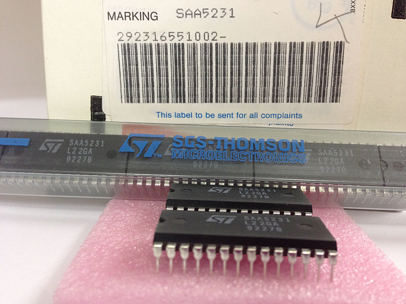 3 pieces SAA5231 DATA SLICER FOR TELETEXT PROCESSOR DIP28 STM NEW ~