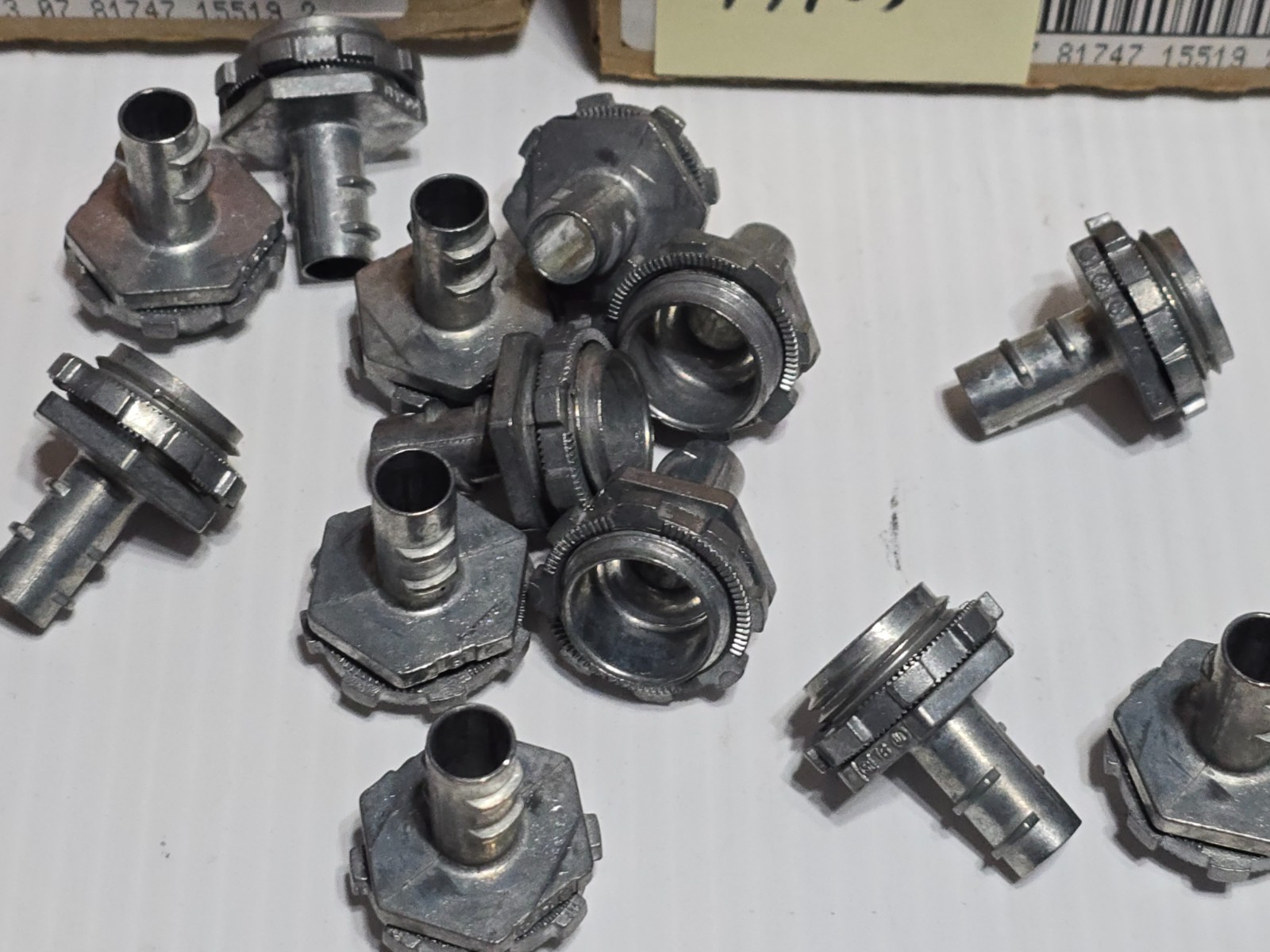 199 Pcs – 3/8″ BRIDGEPORT 519-DC2 Flex Screw In Conduit Connector