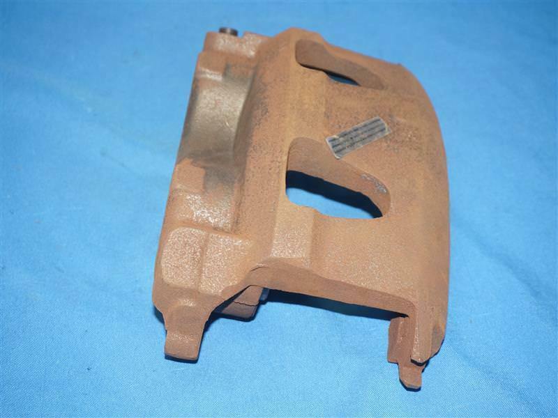 Ford F7TZ-2V120-AARM F7TZ2V120AARM Caliper NEW NOB