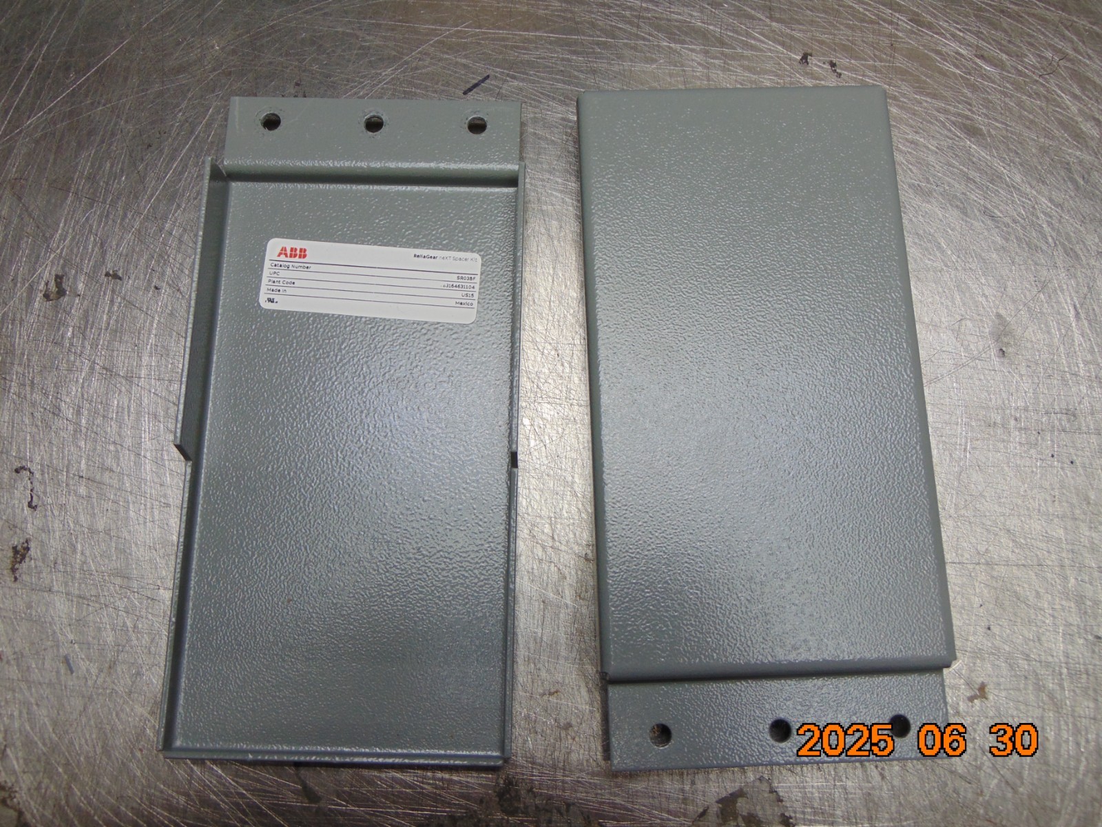 (1) SR03BF SR03EF ABB Reliagear Next Panel Board Filler Plate Gray Panel Mount