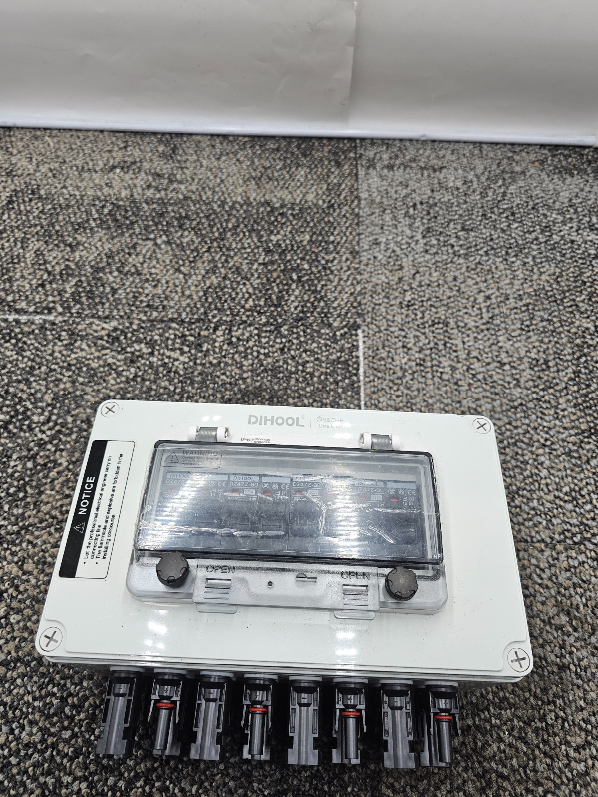 DIHOOL On&Off One Life Distribution Box IP67 IEC60529 EN60529 For Solar