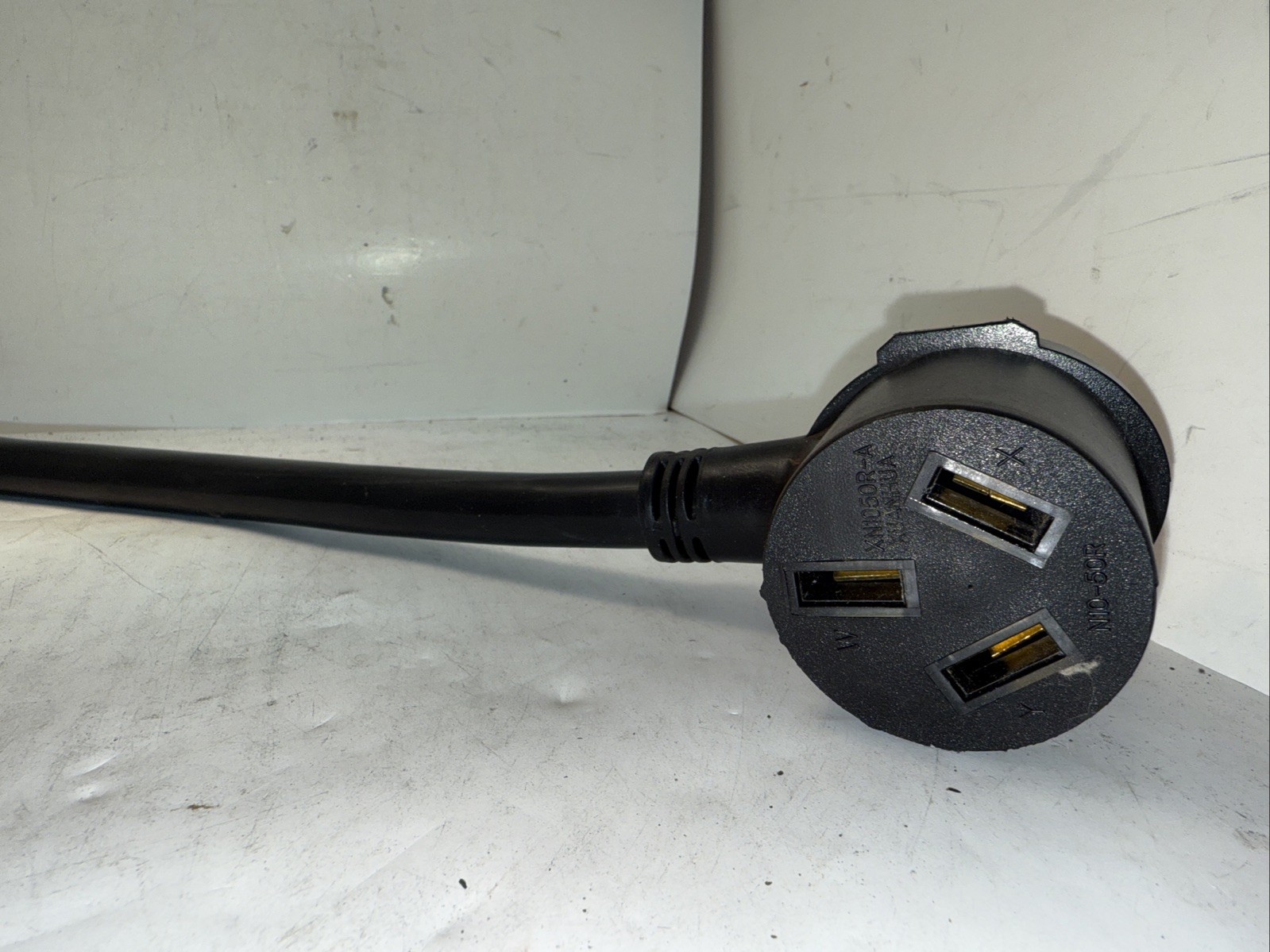 Ningbo Xuanhua E313867 100030-765 20” Cable Appliance Extension Cord 4 Plug 600V