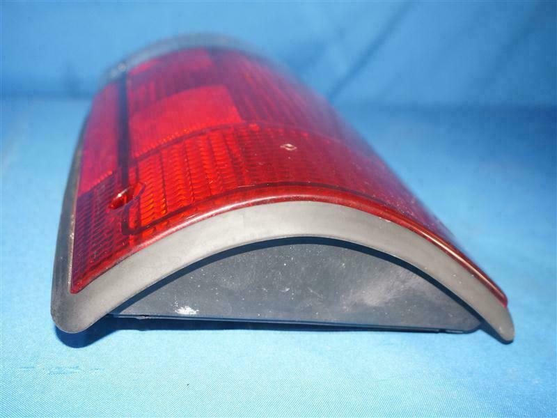 Ford F5UZ-13405-A F5UZ13405A Lamp NEW NOB