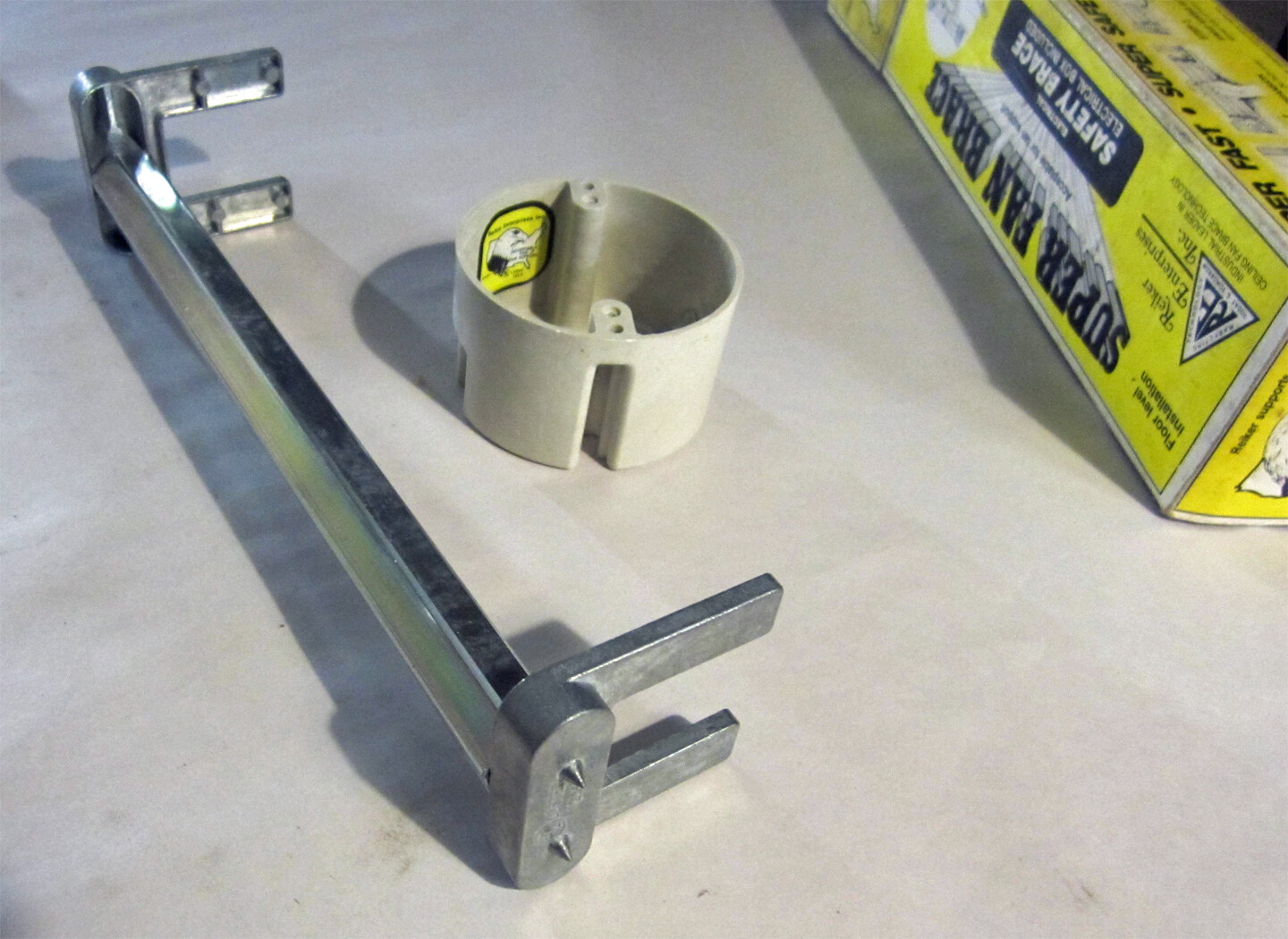 Reiker Super Fan Brace, Model 22200, New in box