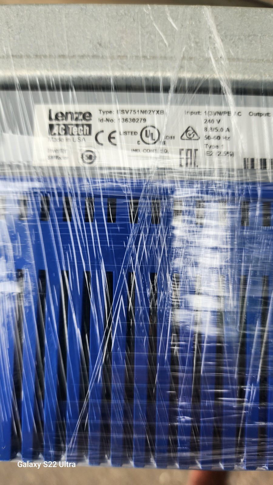 LENZE ESV751N02YXB / ESV751N02YXB Servo inverter (BRAND NEW)