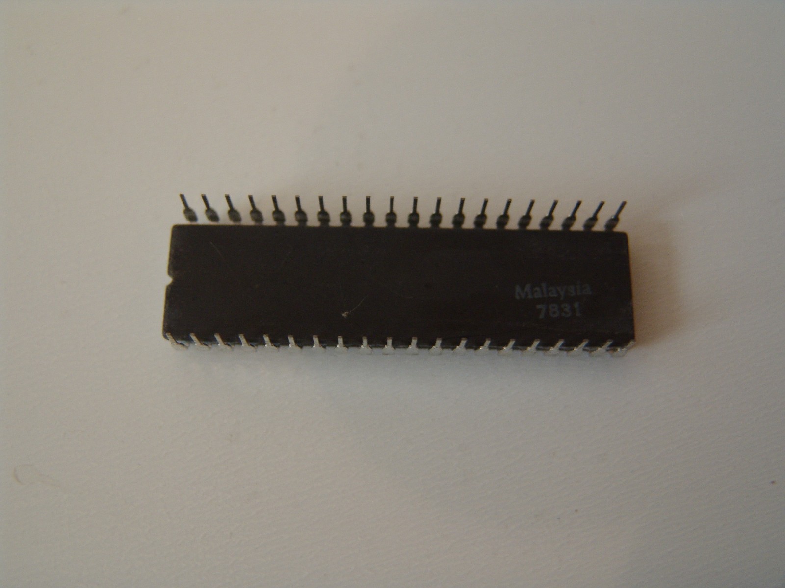 Intel D4289 Inmtegrated Circuit Malaysia D/C 7831 NEW OLD STOCK