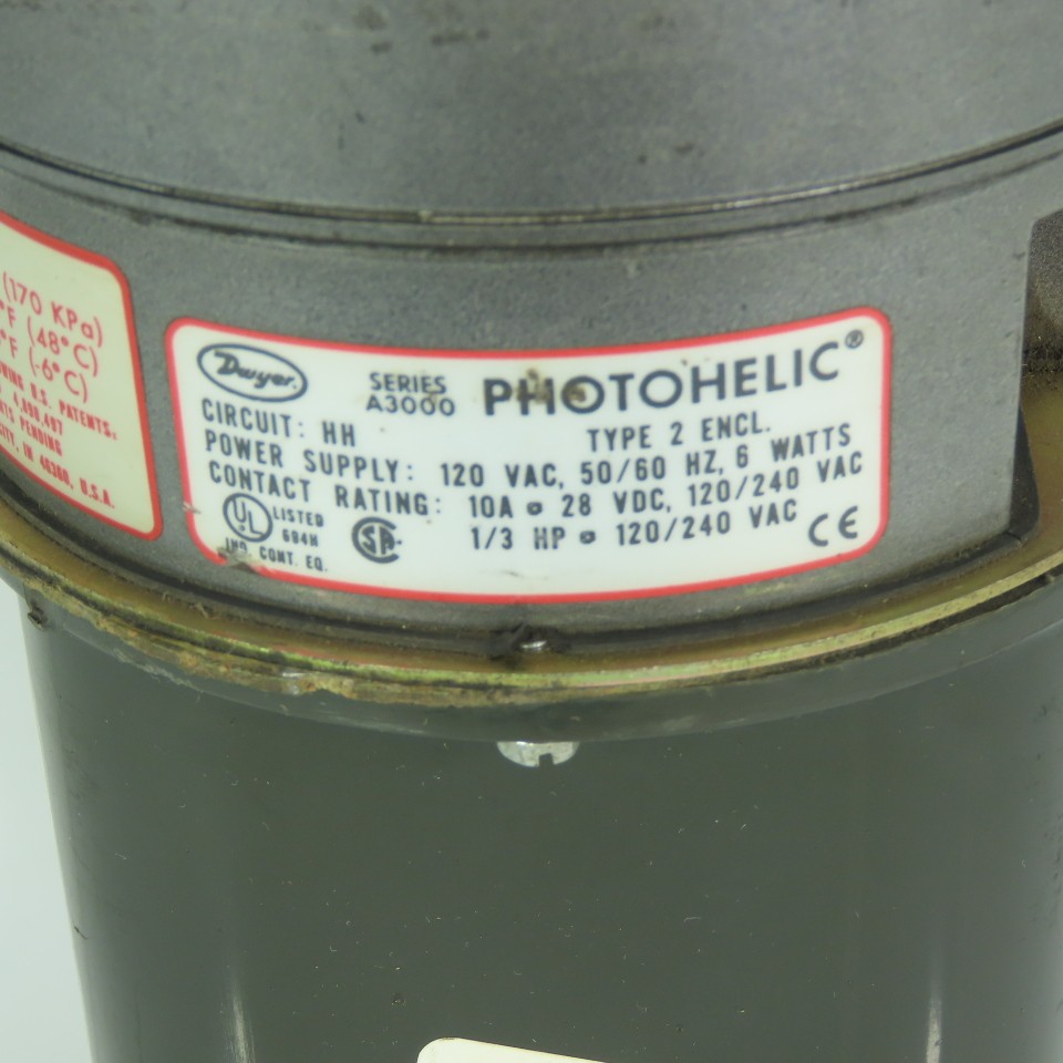 Dwyer A3000 120VAC Photohelic Pressure Switch Gauge 0-8″ Water 25PSIG
