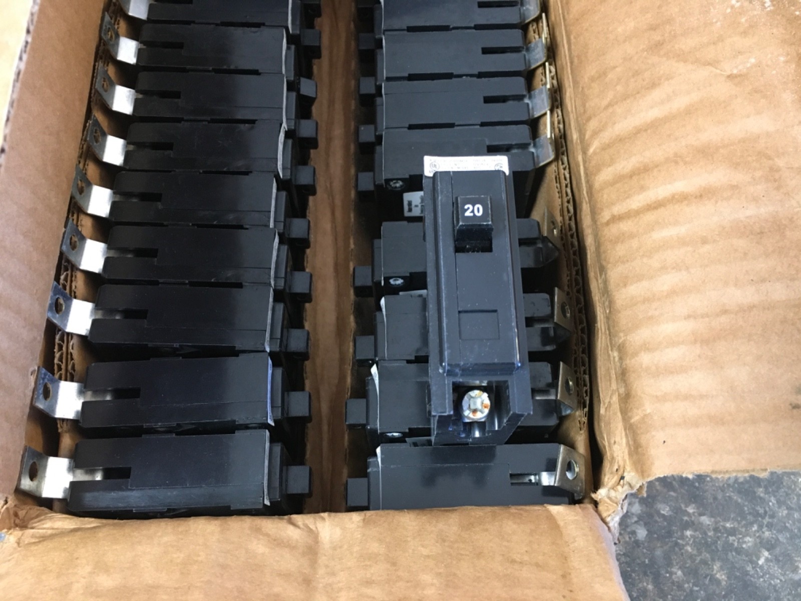 Eaton BAB1020 Circuit Breaker, 20A, Single-Pole *BOX OF 24*