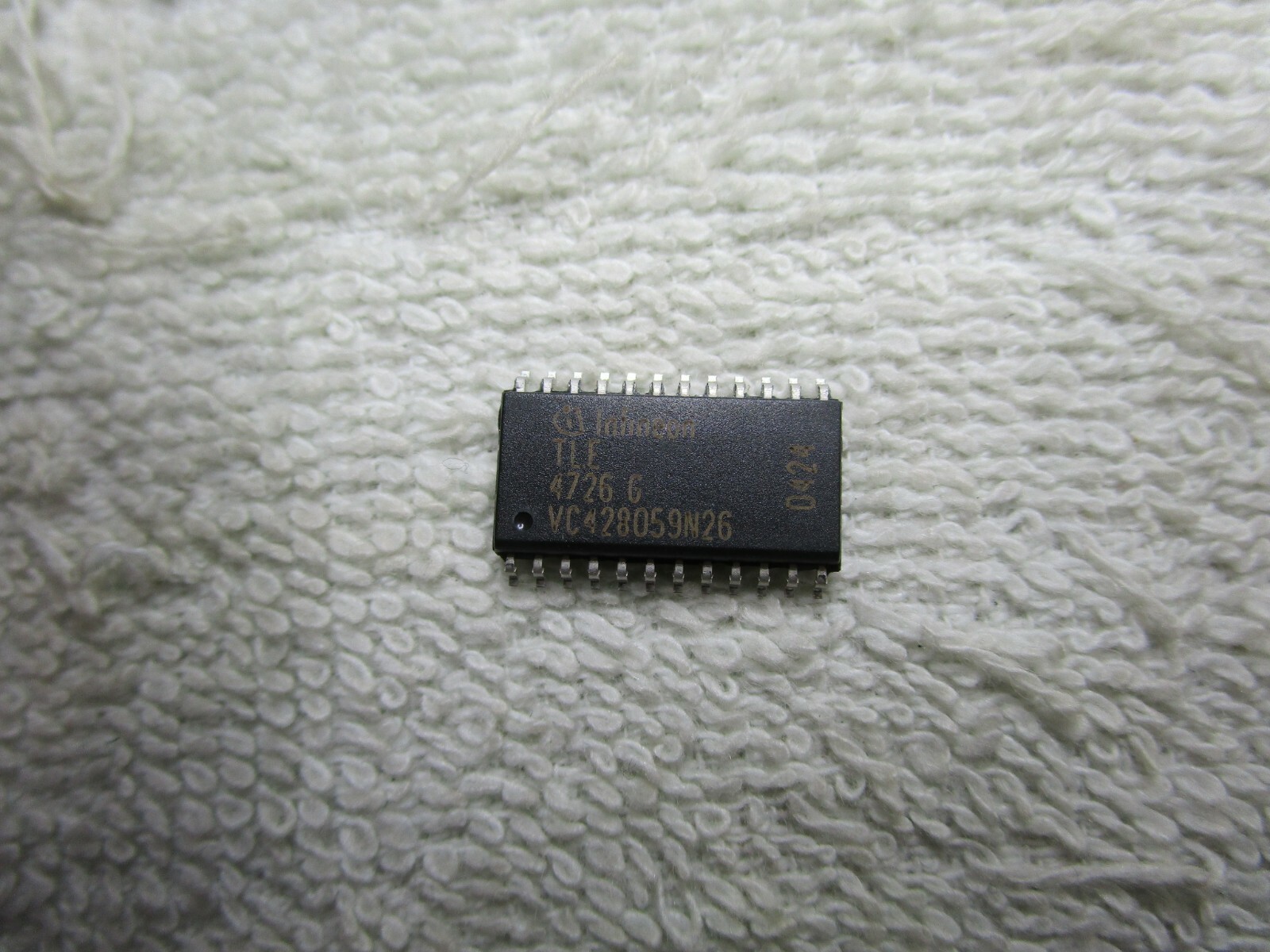 2pcs 47266 472G TLE47Z6G TLE472GG TLE47266 TLE 4726G 4726 G TLE4726G SOP24