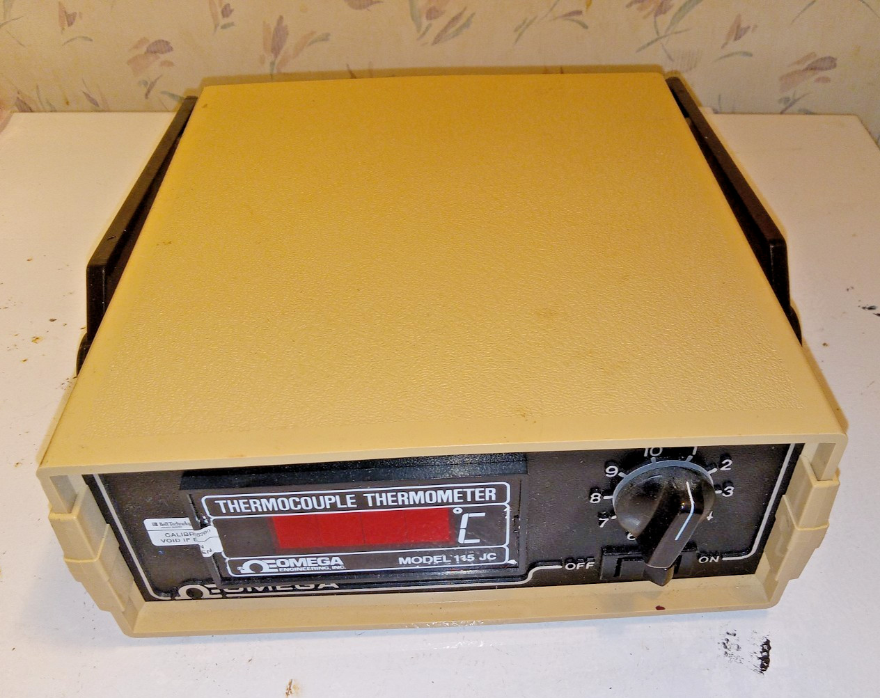 Lot of 2 Omega Thermocouple Thermometer MODEL 115KC + MODEL 115JC NICE W/CORDS