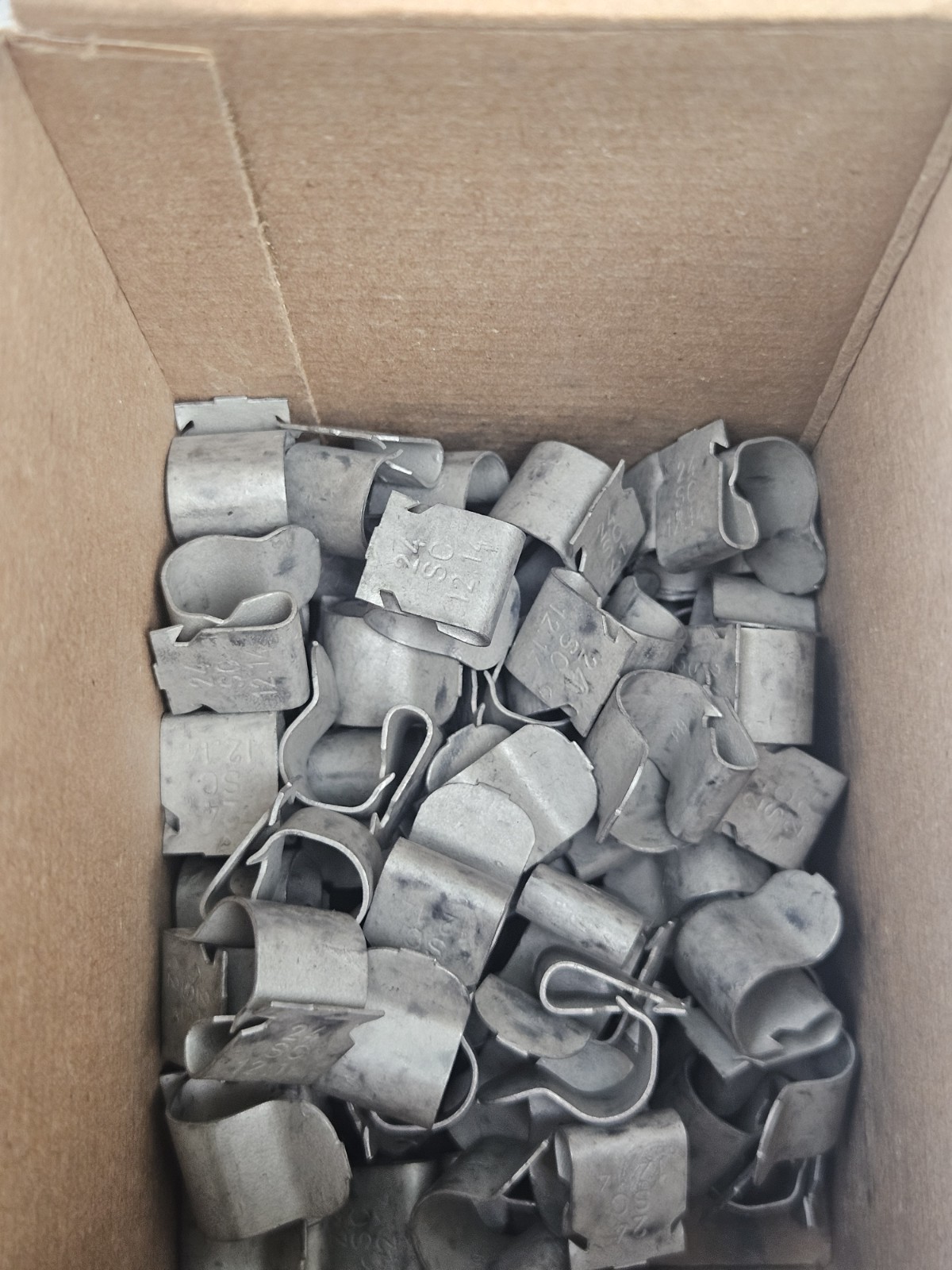 BOX OF 85 CADDY SC2D ERICO SC2D SNAP CLIP NOS SC2D FREE SHIPPING