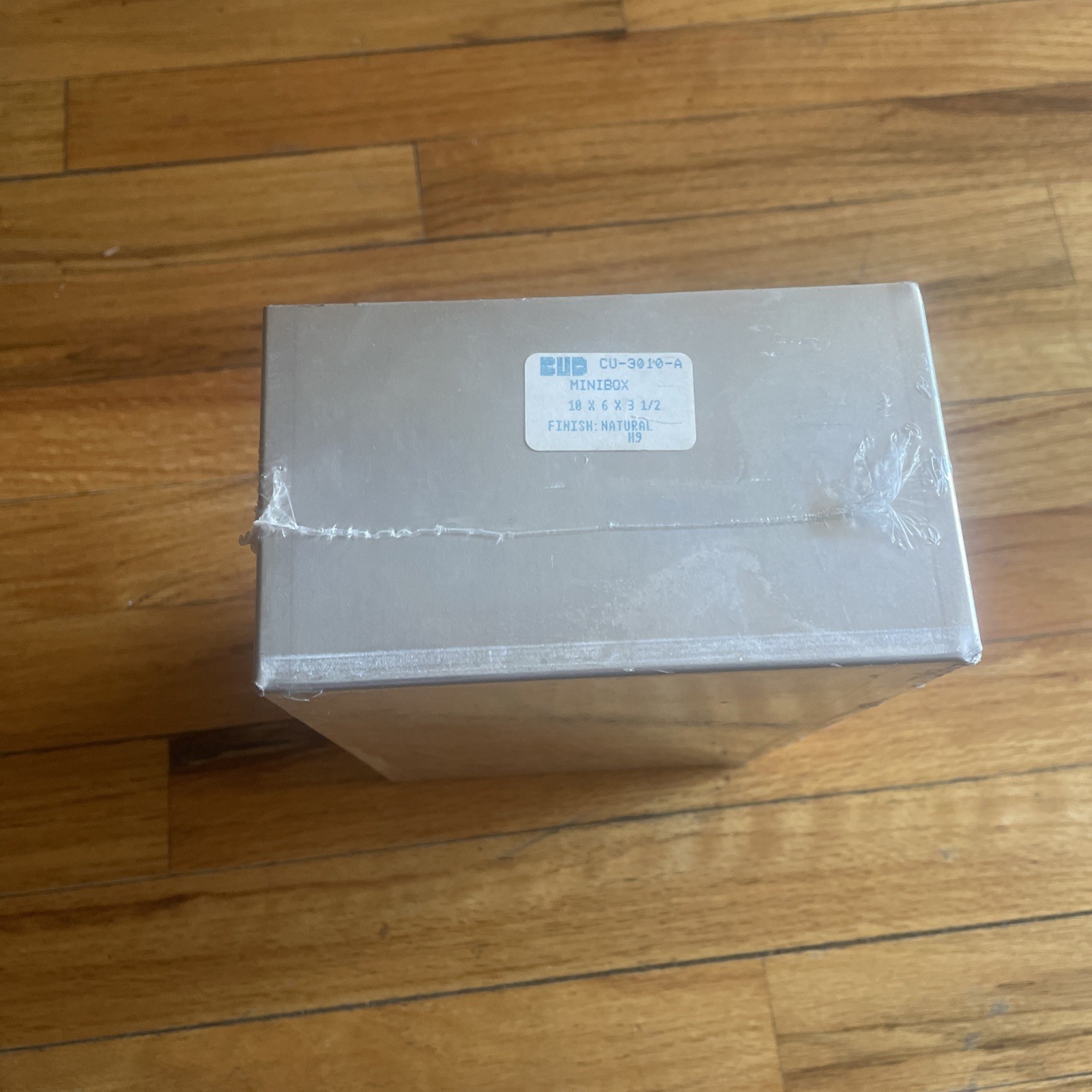 New BUD INDUSTRIES CU-3010-A Enclosure Box 18 x 6 x 3 1/2 Aluminium Gray