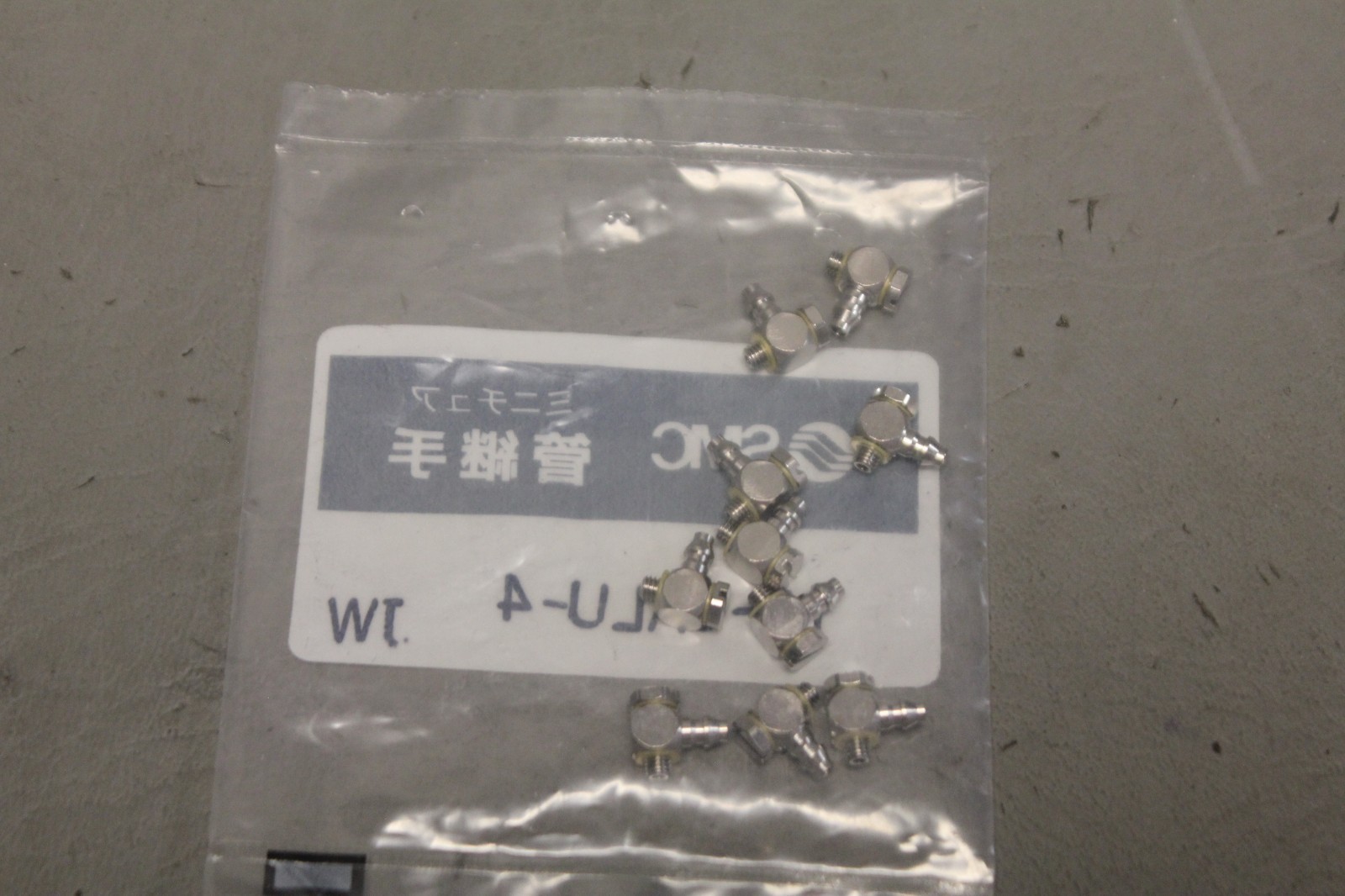 NEW LOT OF 10 SMC M-3ALU-4 MICRO CONNECTORS