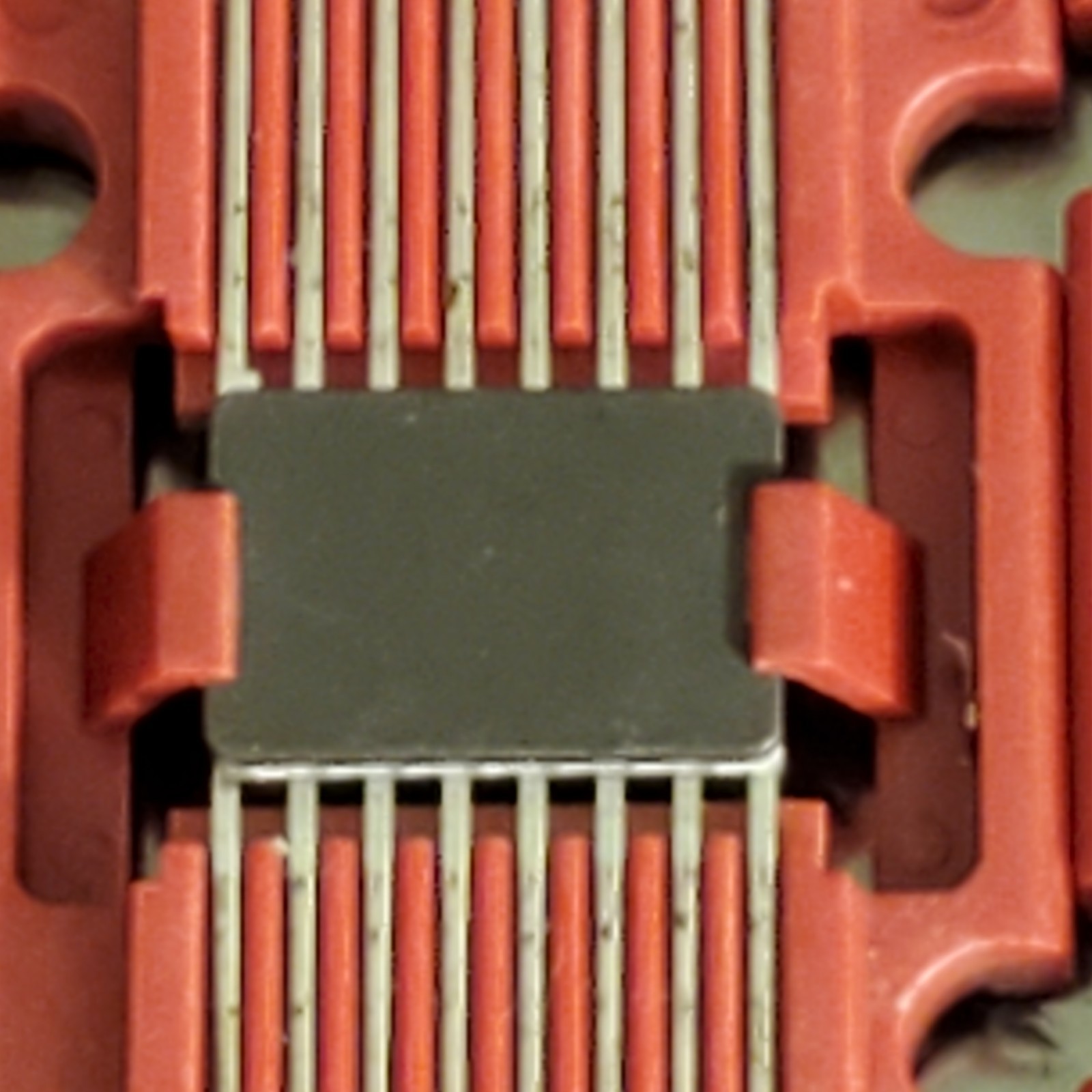 MIS-22876 SIGNETICS NOS LOT OF 24 CHIPS SEE DESC
