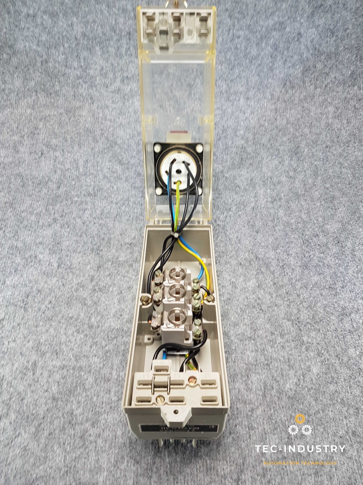 KLÖCKNER-MOELLER BDO-CEE 32/S18 I BD0-CEE 32/S18 MAX 380V~ 35 AMP OUTLET BOX