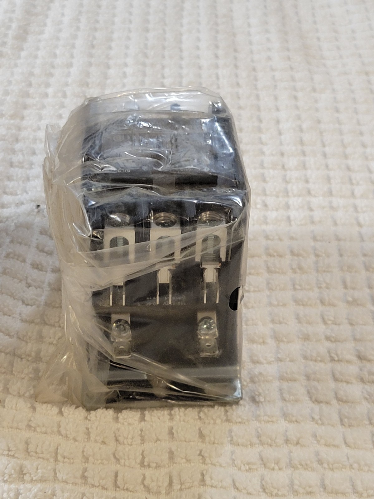 Eaton C25DNF340A 600V 40/60A Contactor New in Box style D125DNF340A Series D1