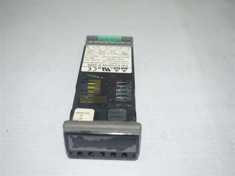 Cal Controls 3200 Temperature Controller 2A 250V 100-240V w/o Buttons AS IS