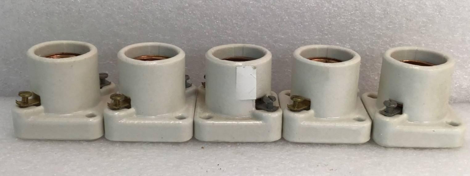 Lot of 5 LEVITON 19062 Pony Cleat Socket 660W 250V Medium Base Lamp Holder White