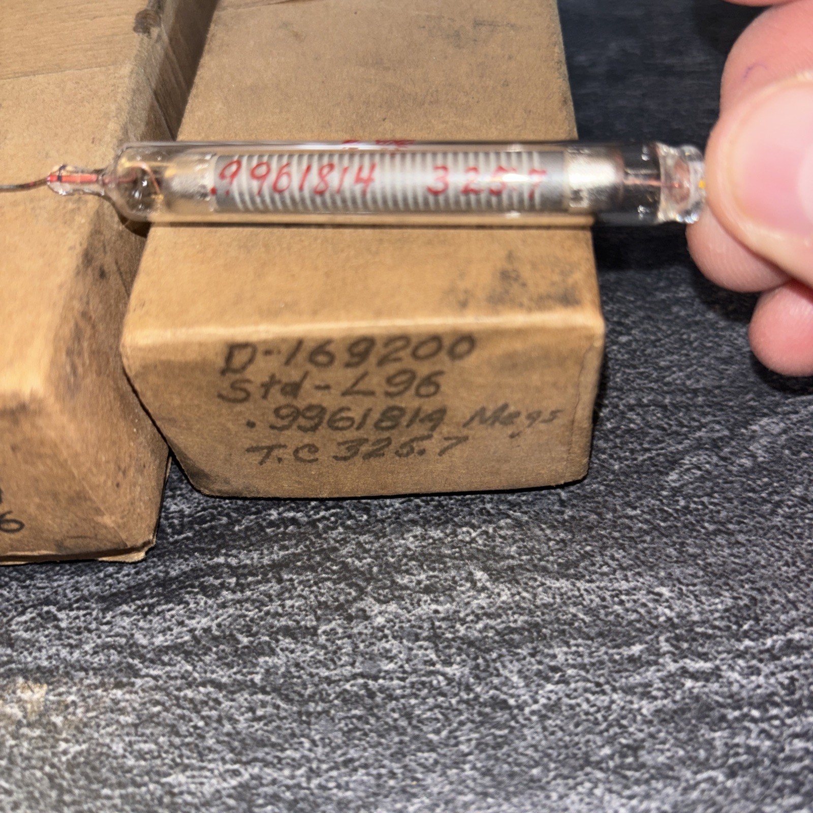 VINTAGE LOT OF 2 GLASS HIGH VOLTAGE RESISTOR L45 L96 Unknown Maker LOC Z
