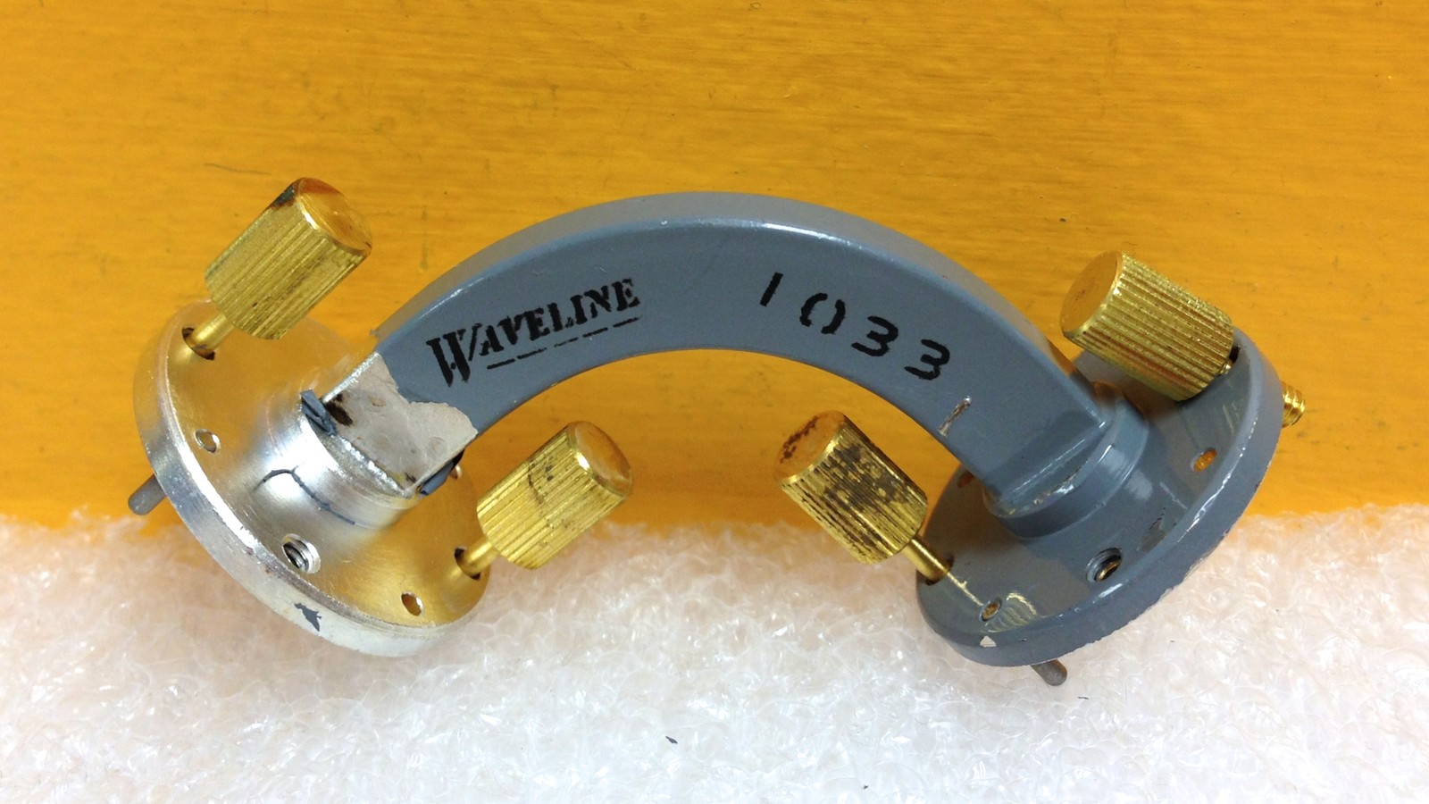 Waveline 1033 (WR-28) 26.5 to 40 GHz, Choke-Cover, 90° H Plane Waveguide Elbow