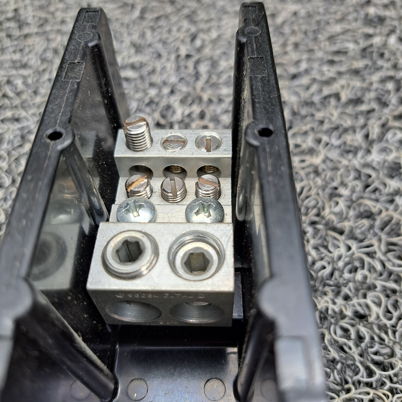 Marathon 1431555 Power Distribution Block. 350A 600V