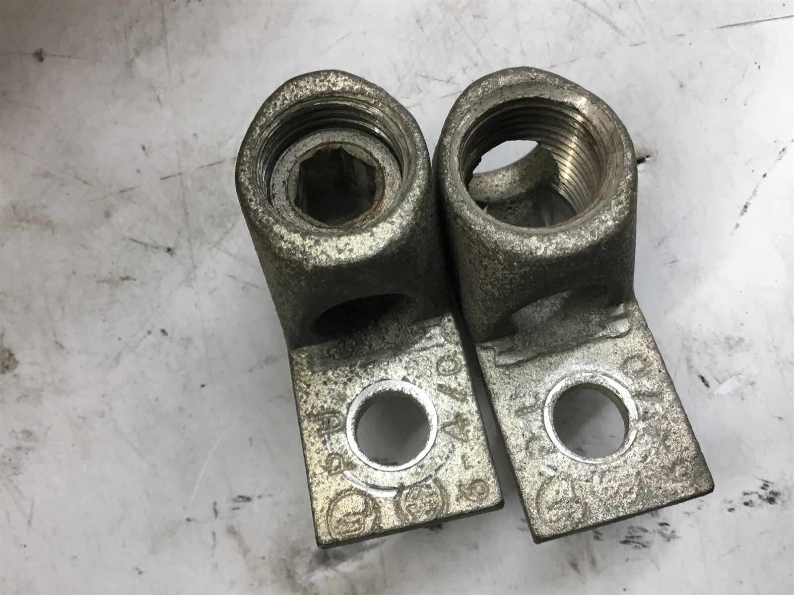 Lot Of 8–Various Size Lugs Selling As Pictured