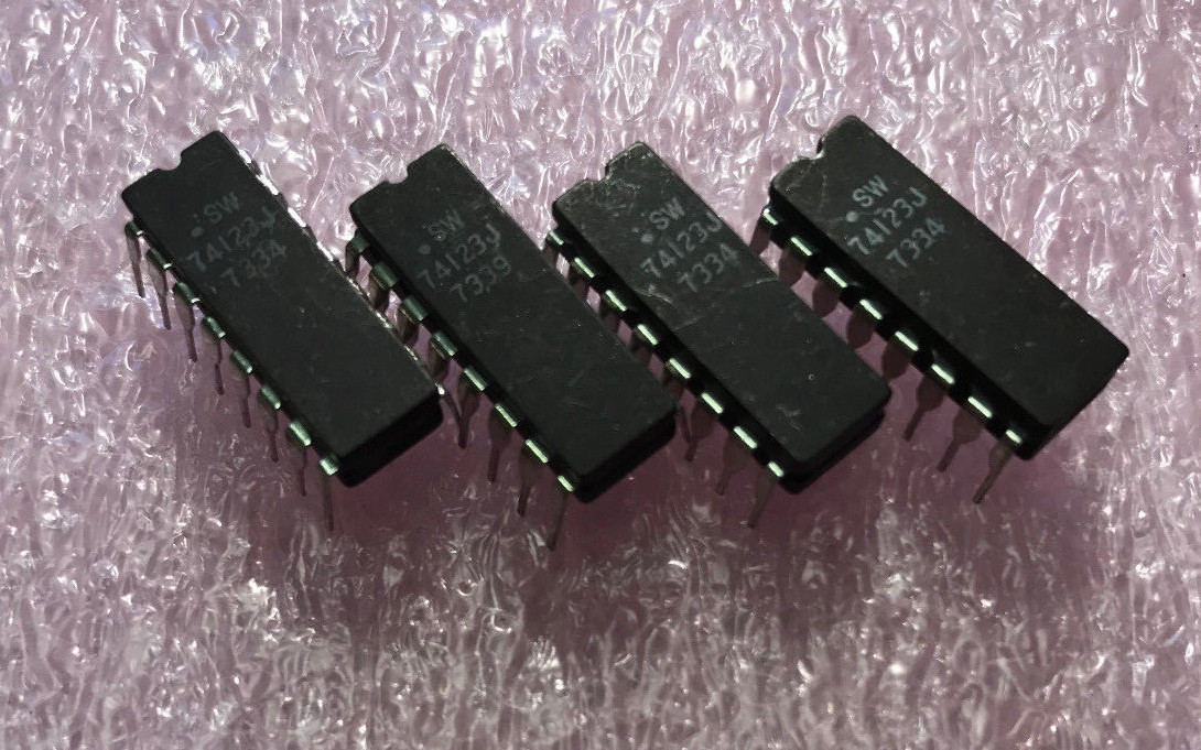 74123 Signetics Dual Monostable Multivibrator NOS Apple 1 Mimeo replica Ceramic