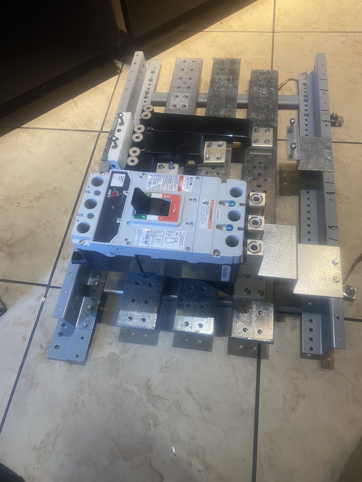EATON KPRL4LG MOUNTING HARDWARE KIT 600 AMP LG BREAKER.