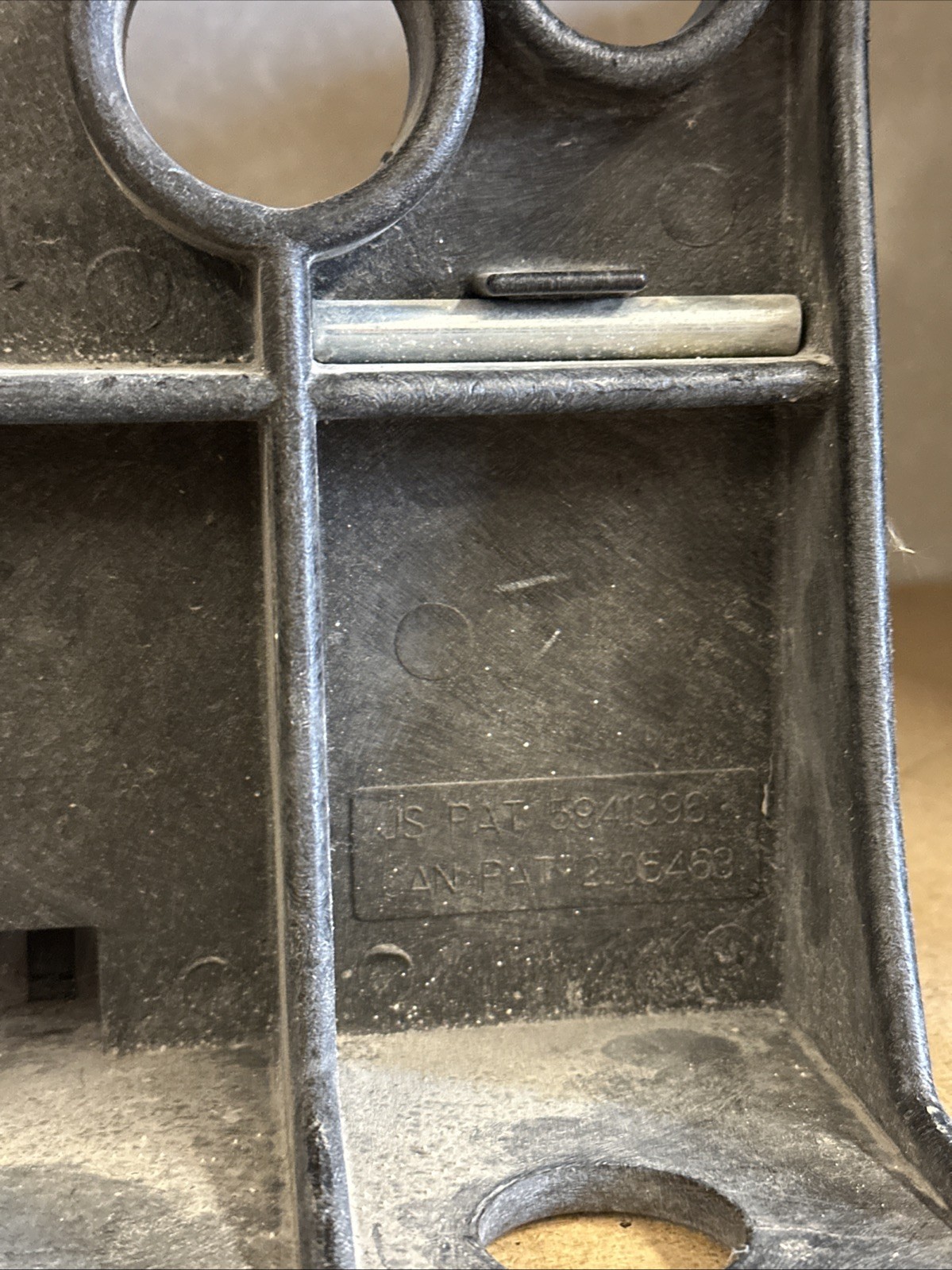 Black Wire Dispenser Rack a Tiers