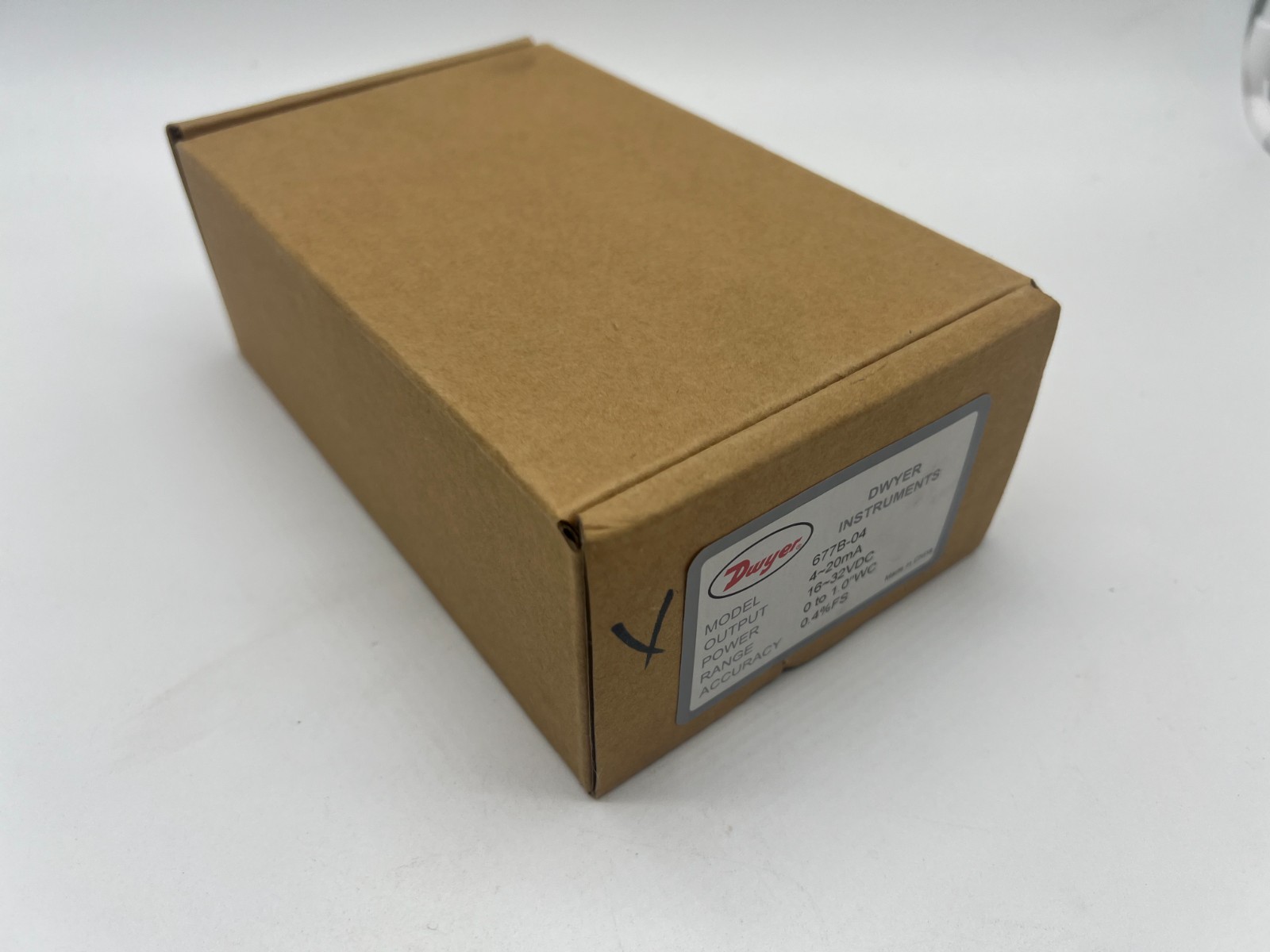 Dwyer 677B-04, Differential pressure transmitter, range 0-1″ w.c.,New in box