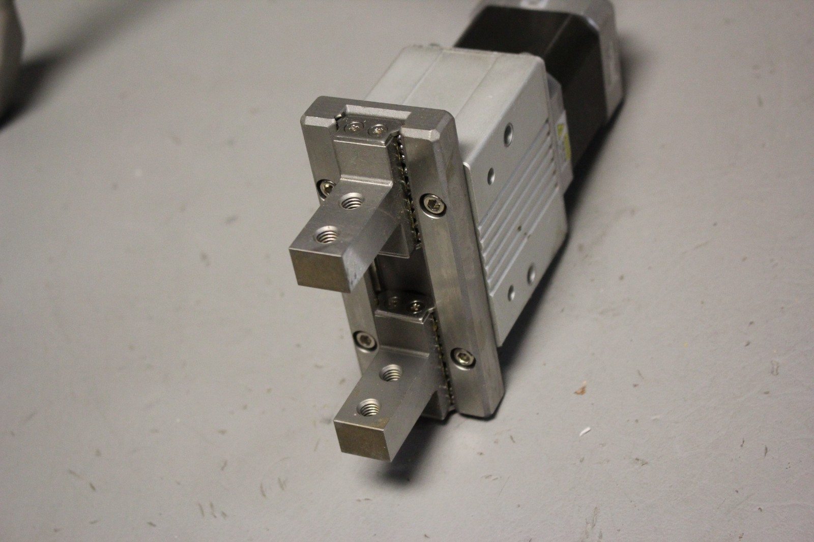 SMC ROBOT GRIPPER WITH MOTOR LEHZ32K2-22-R5C918