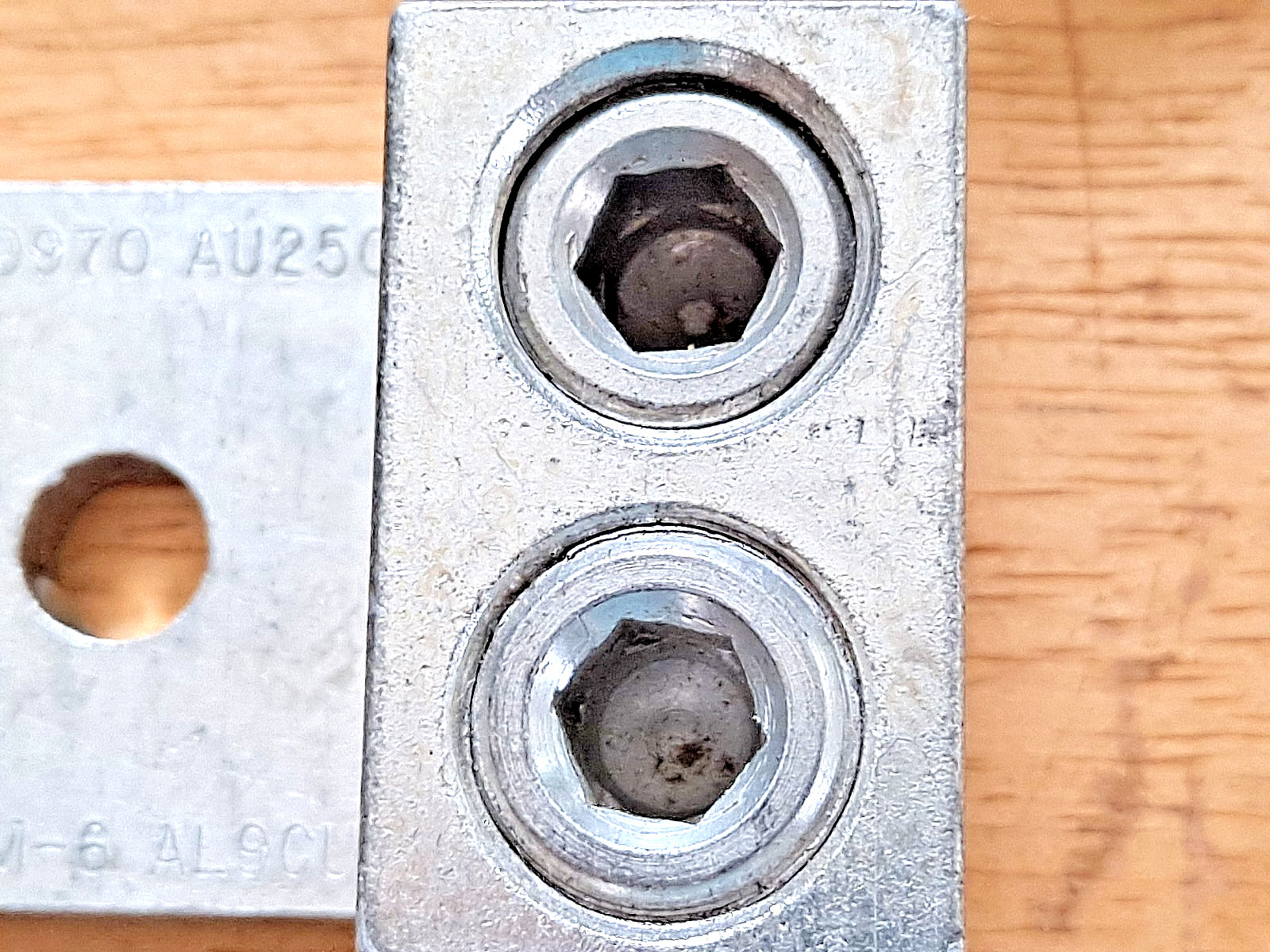 ILSCO D970 AU250 MECHANICAL LUG 250MCM-6 AL9CU NEW NOS FREE SHIPPING