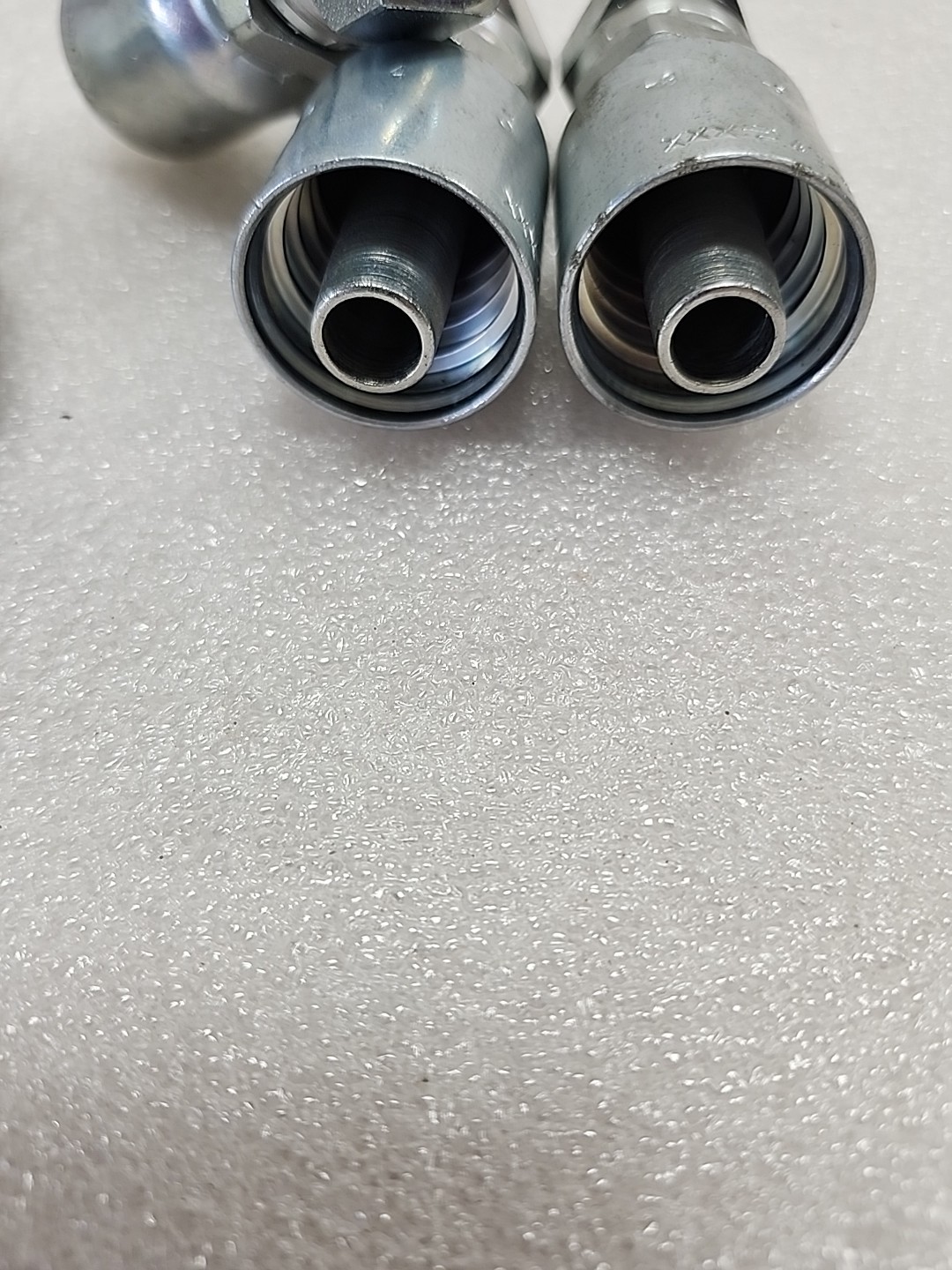 Parker 10743-8-8 Fitting 1/2″ Hose X 1/2″ Female Swivel (4 Pieces)