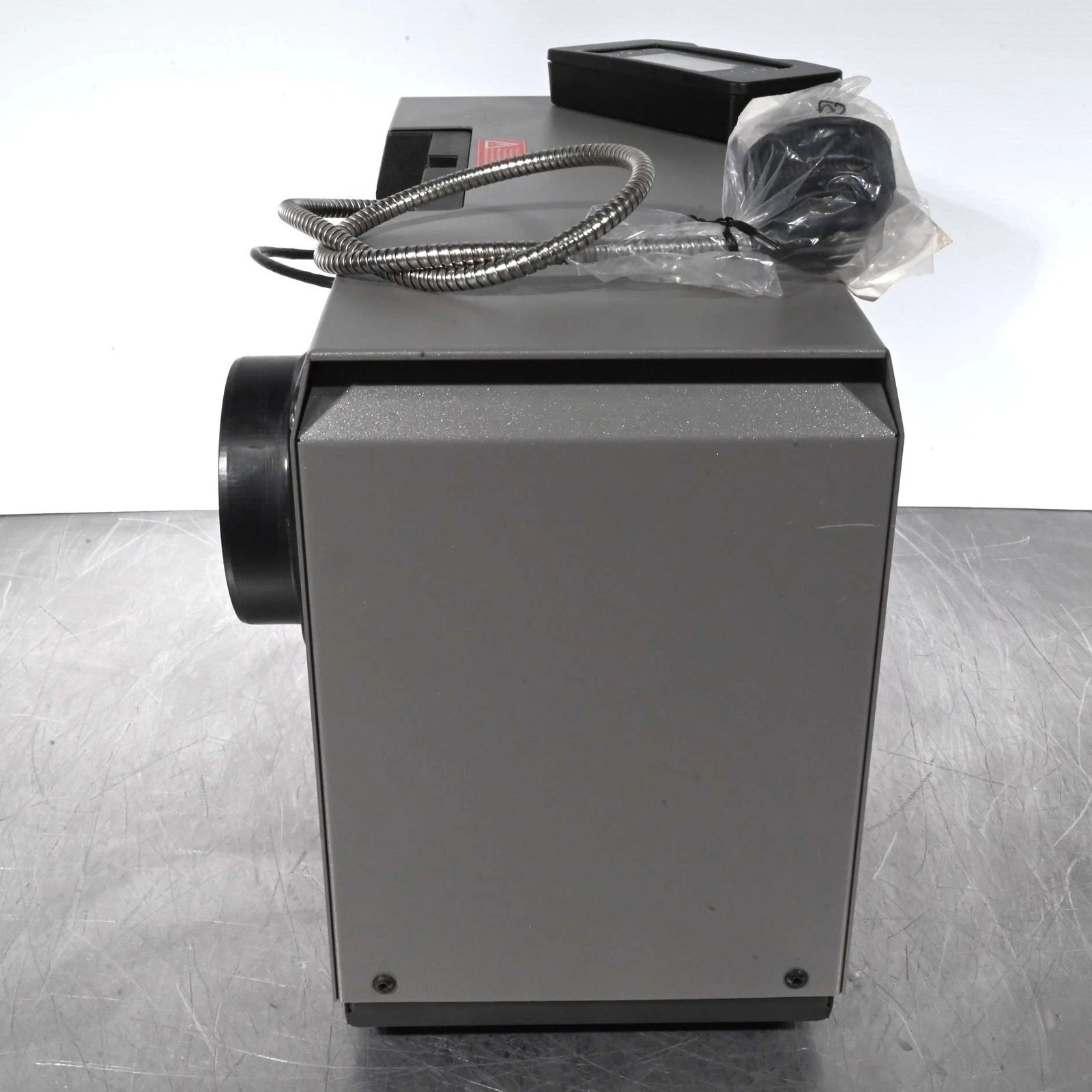 EFOY Pro 2400 110W Automatic Direct Methanol Fuel Cell w/Remote – Only 7 Hours