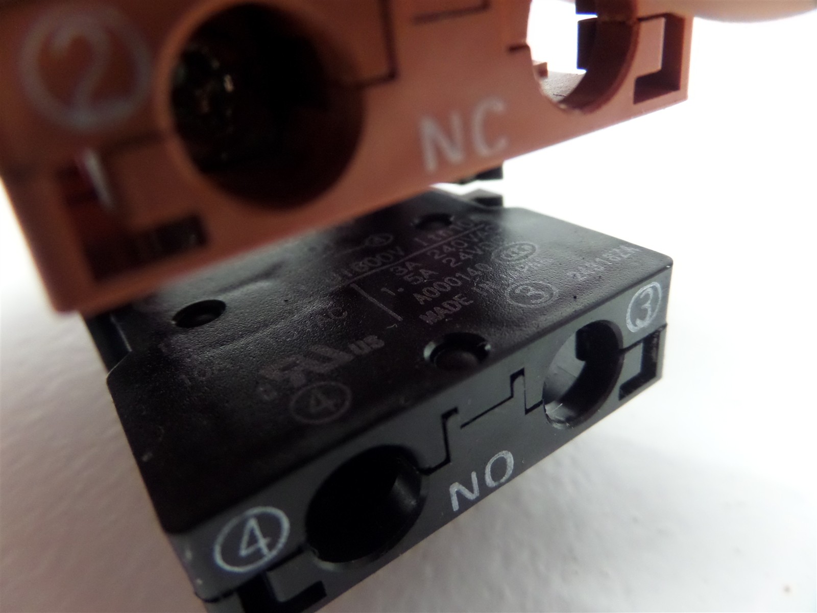 Omron A22-01 Emergency Stop Push Button Assembly Twist & Release