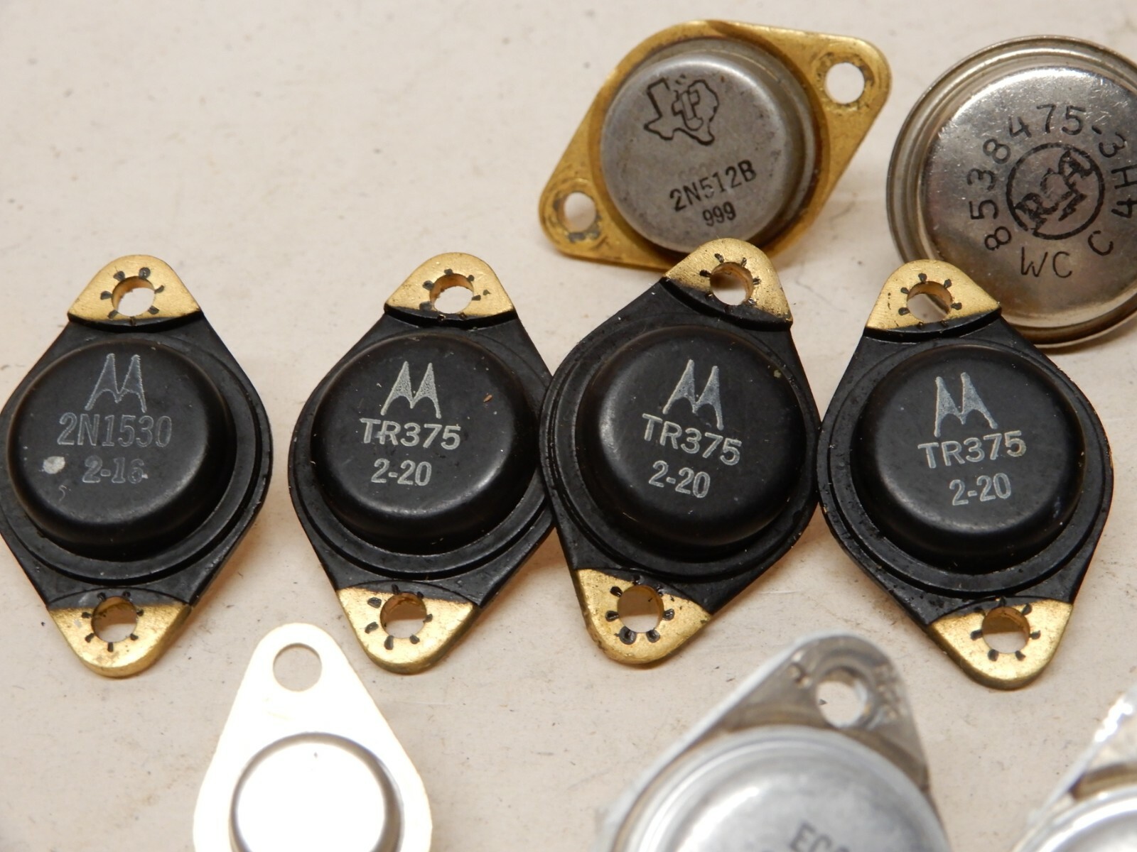 Large Lot of Various Transistors TR375 ECG180 and More Total 17