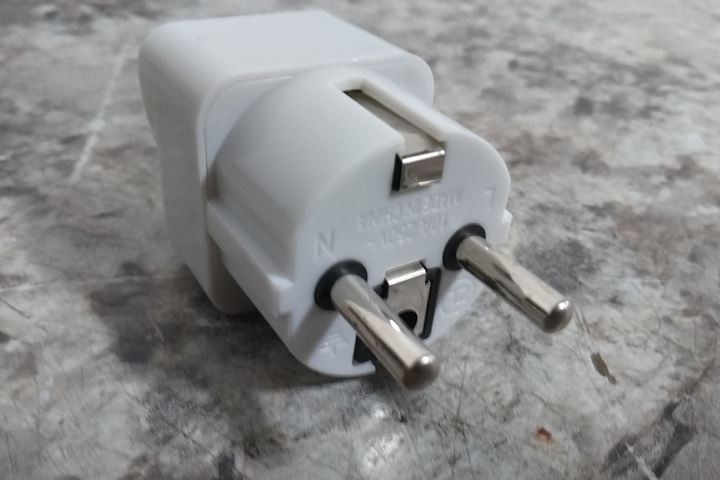 Dayton 16V987 110 to 220VAC, 220 to 110VAC Step Up/Step Down Voltage Converter