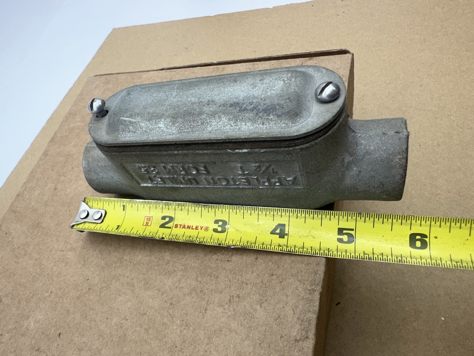 Appleton 1/2″ Mall Iron Form 35 Unilets 1/2 T No Box – Appears Possibly Unused