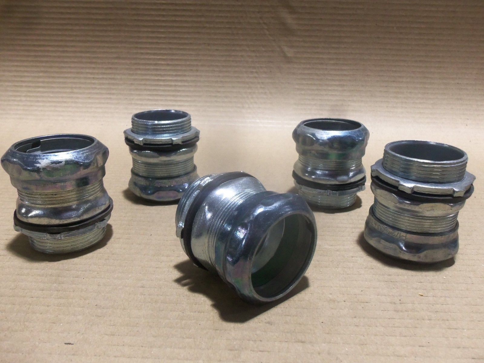 NEW Topaz Lot of 5 1 1/2″ Raintight EMT Compression Connector AK