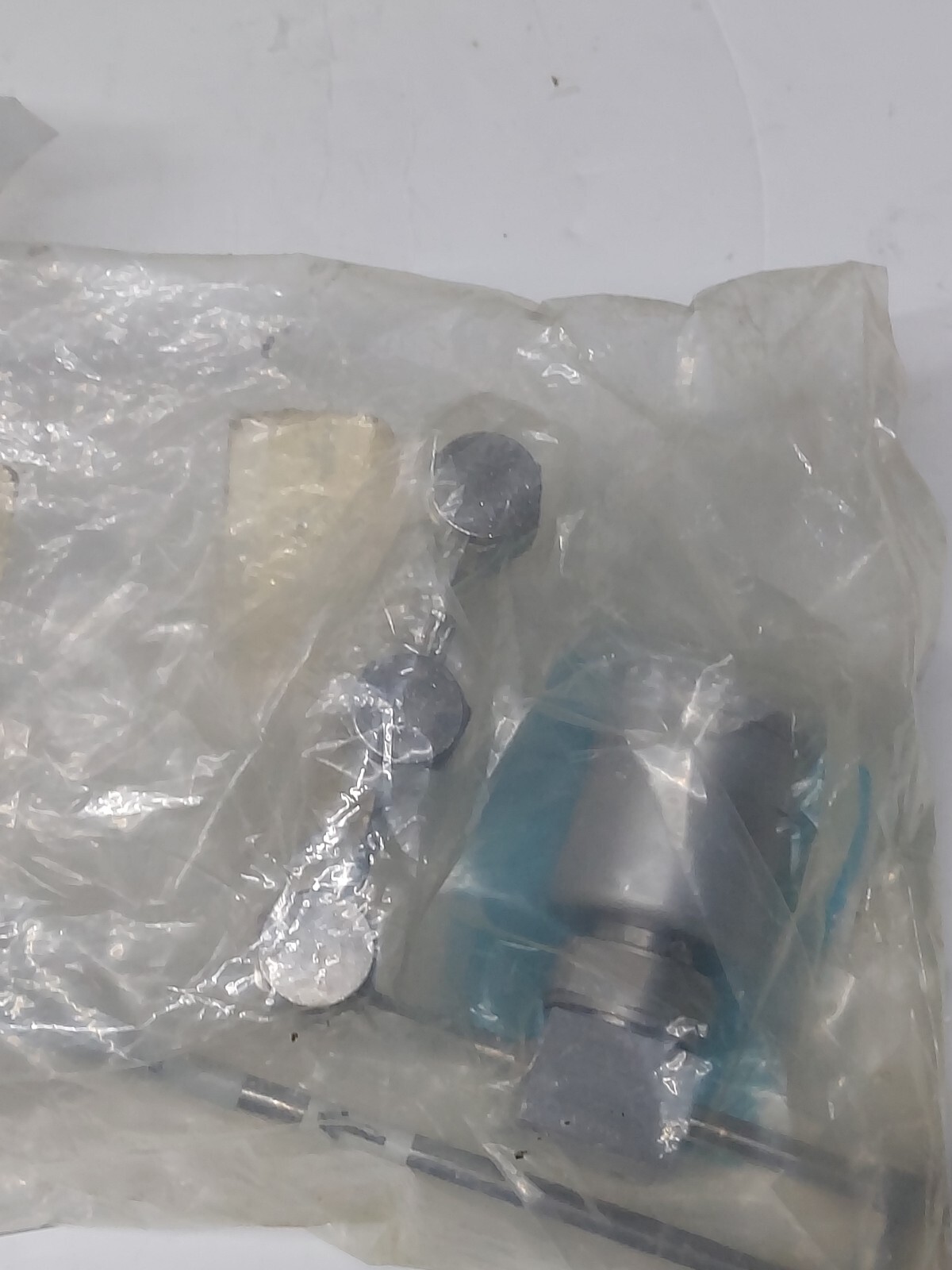 AMAT 0050-09385 WELDMENT MAINIFOLD 3 LINES AND NUPRO 6LV-DABW4 M118