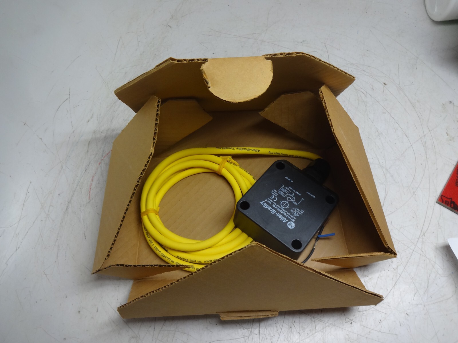 New Allen Bradley Flat-Pack 80×80 Proximity Sensor 871F-P50BP80-H2 Series A