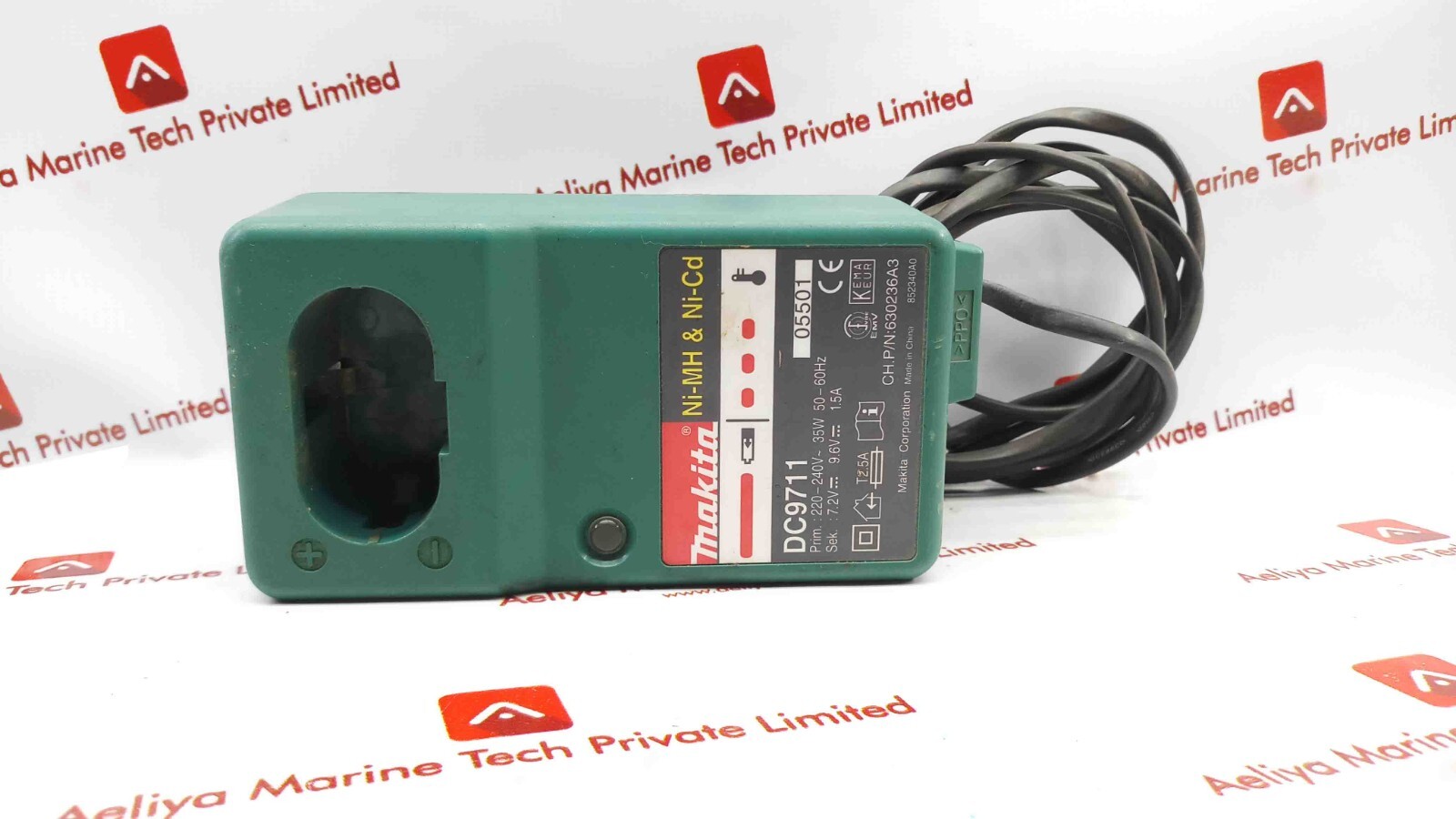 Makita DC9711 NI-MH & NI-CD Battery Charger 05501 220-240V 35W 50-60Hz