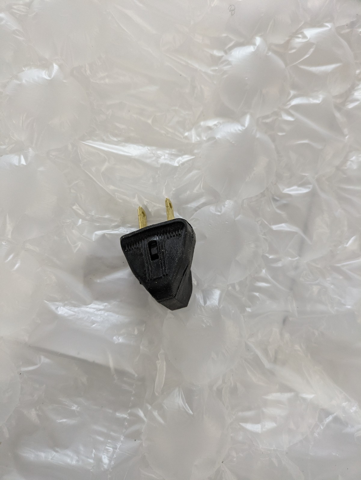 Eaton BP84BK 15 A Angled Wiring Device Plug – 2-Pole, 125 V, NEMA 1-15, Black